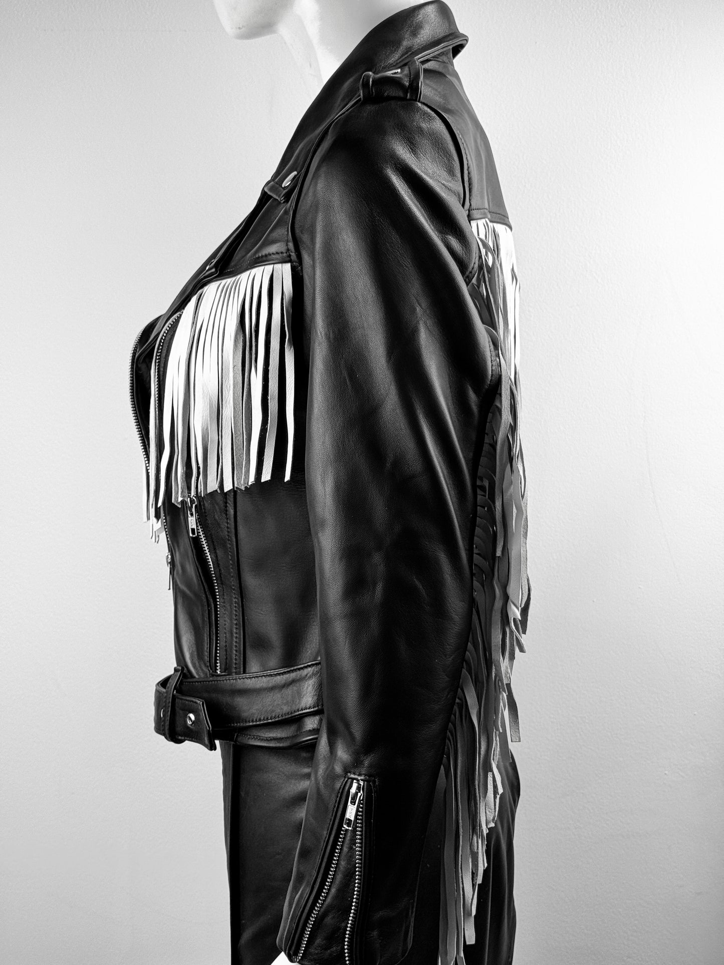 WHITE/BLACK FRINGED