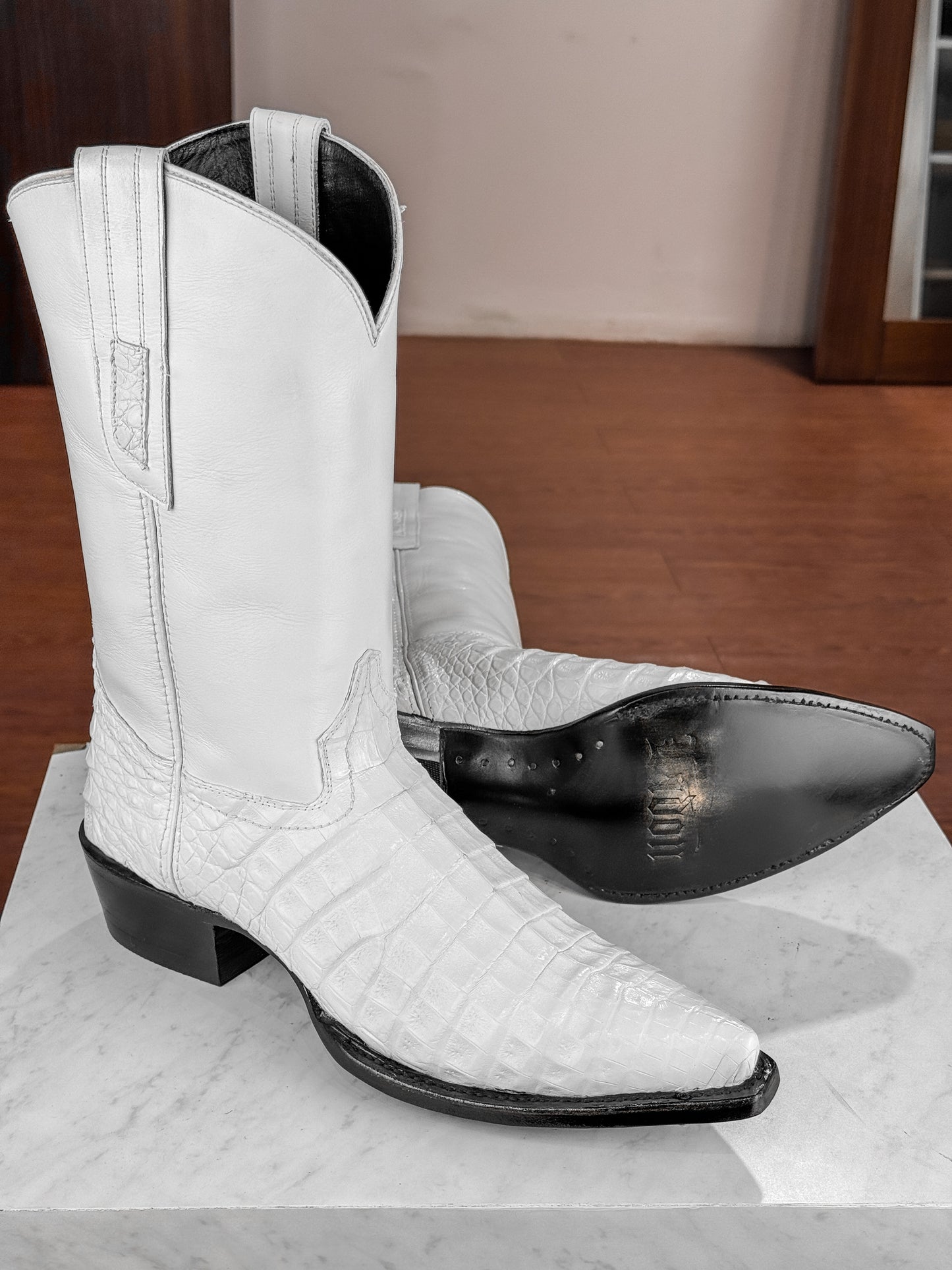 WHITE CROCODILE WESTERN