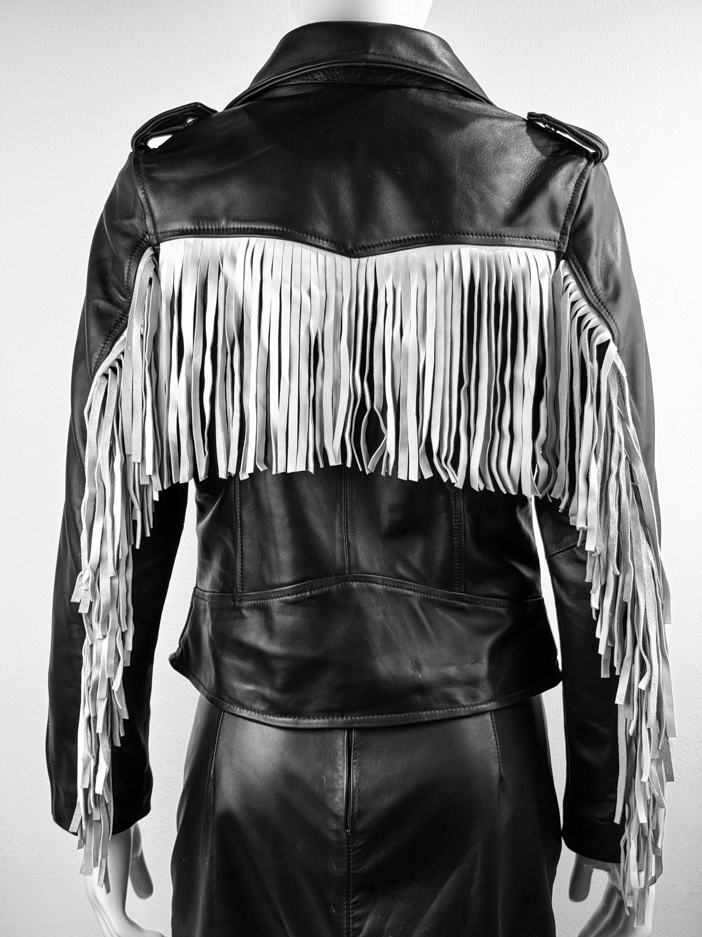 WHITE/BLACK FRINGED