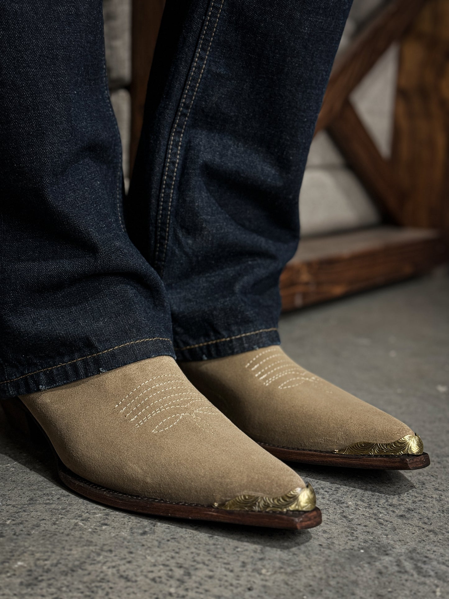BEIGE WESTERN METAL