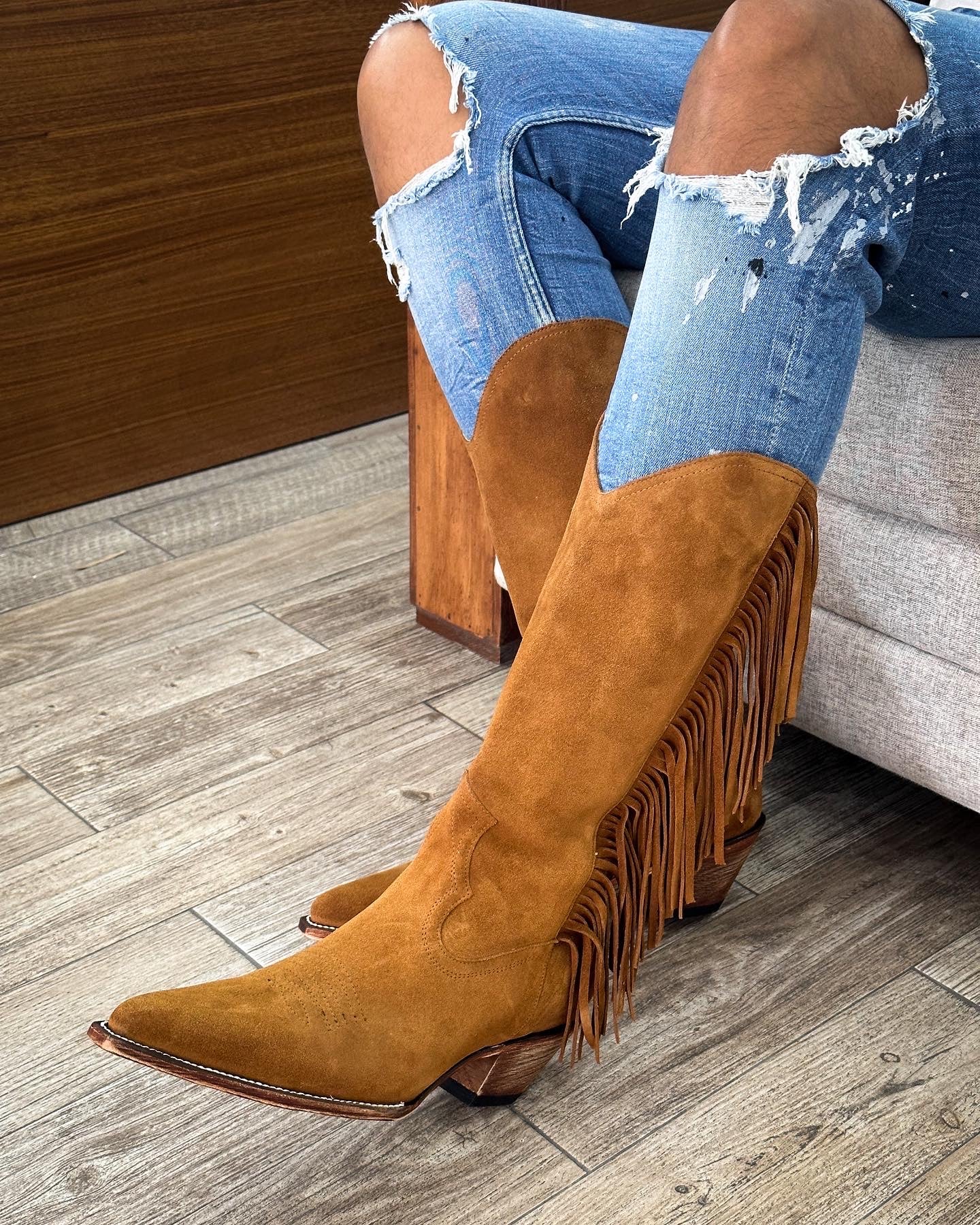 HIGH FRINGED WESTERN