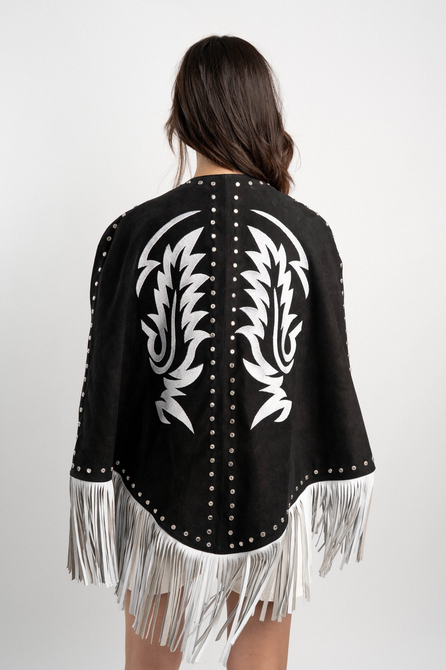 CAPA NEGRA BORDADOS