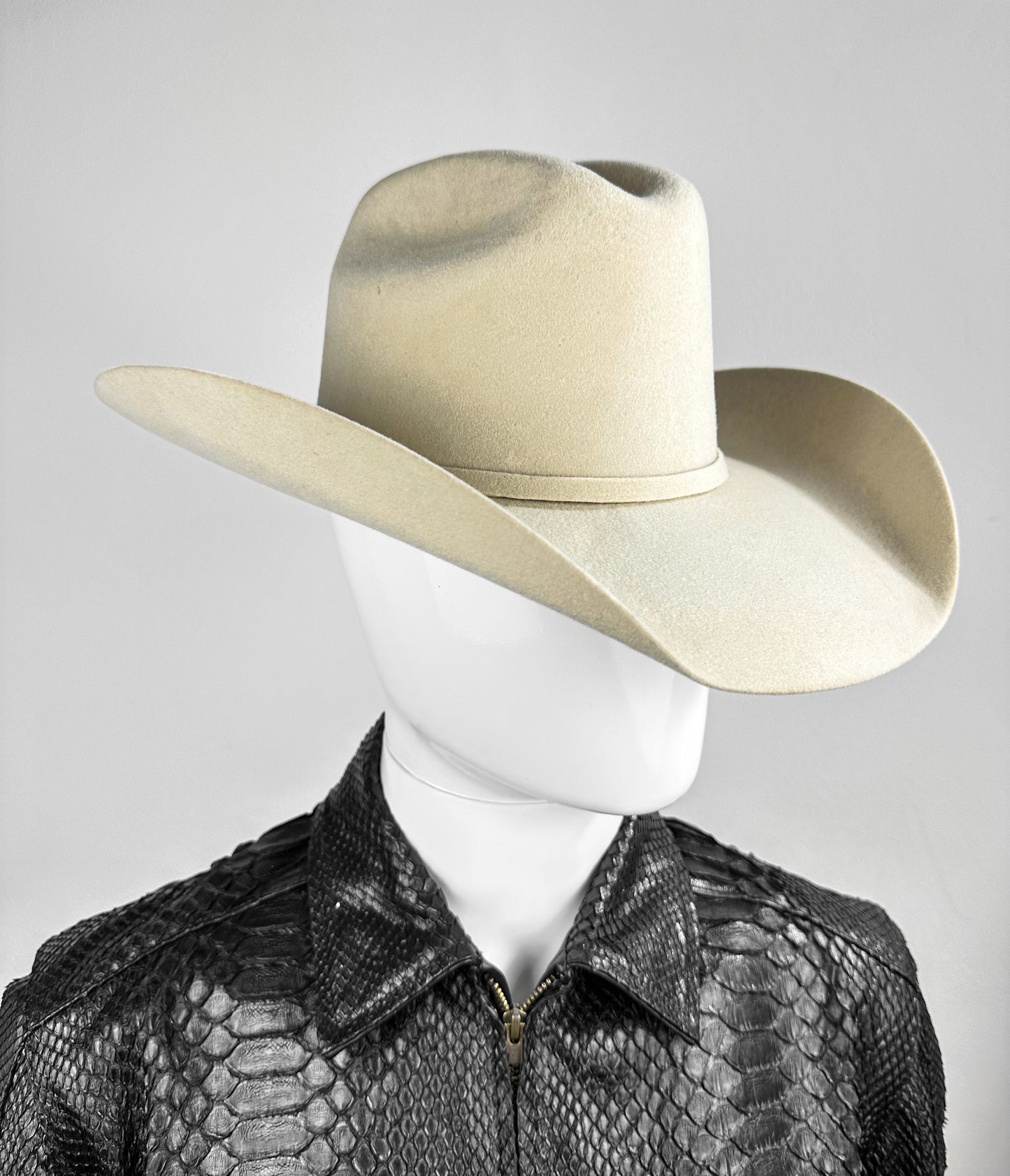 OFF WHITE HAT (FEATHER)