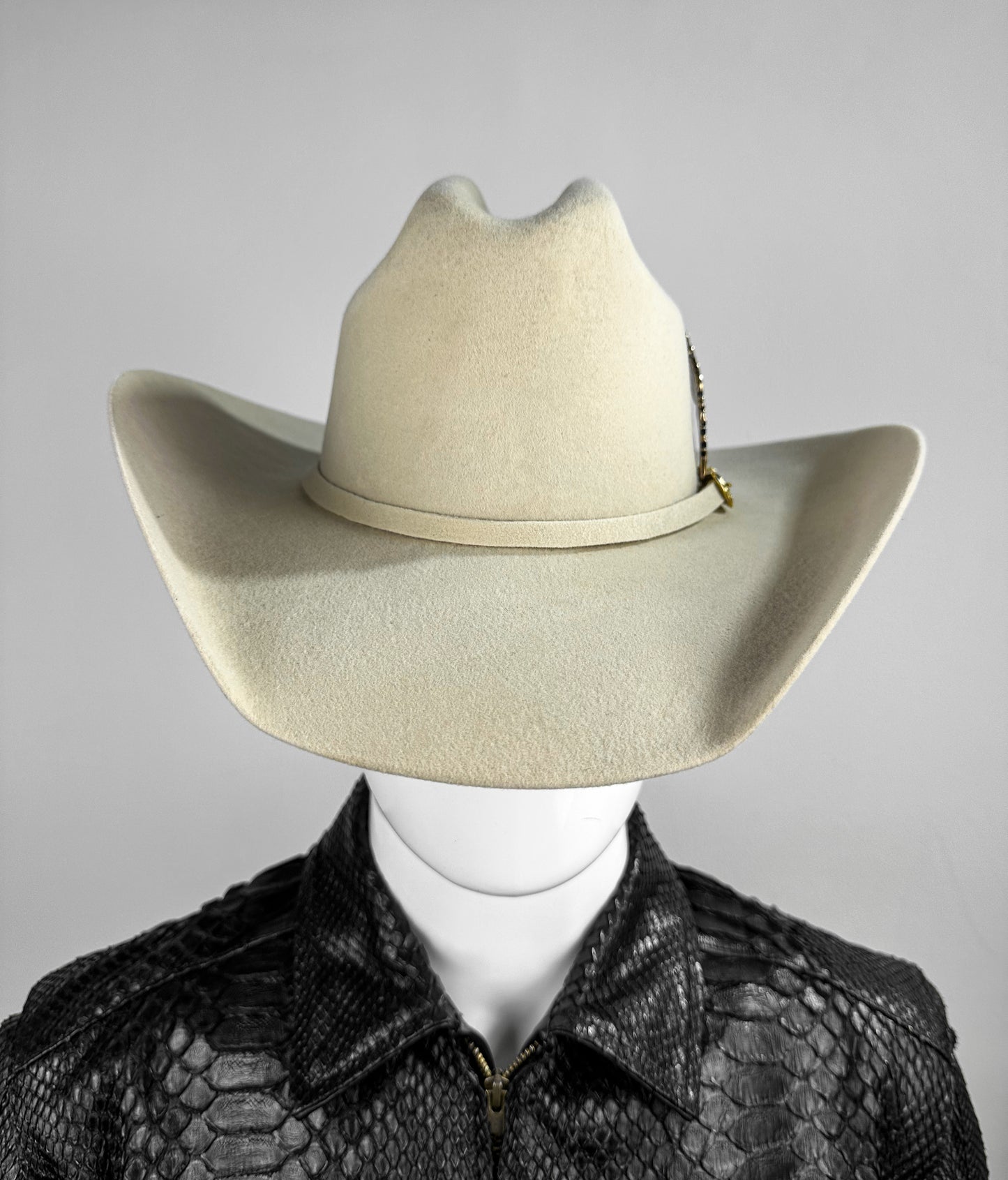 OFF WHITE HAT (FEATHER)