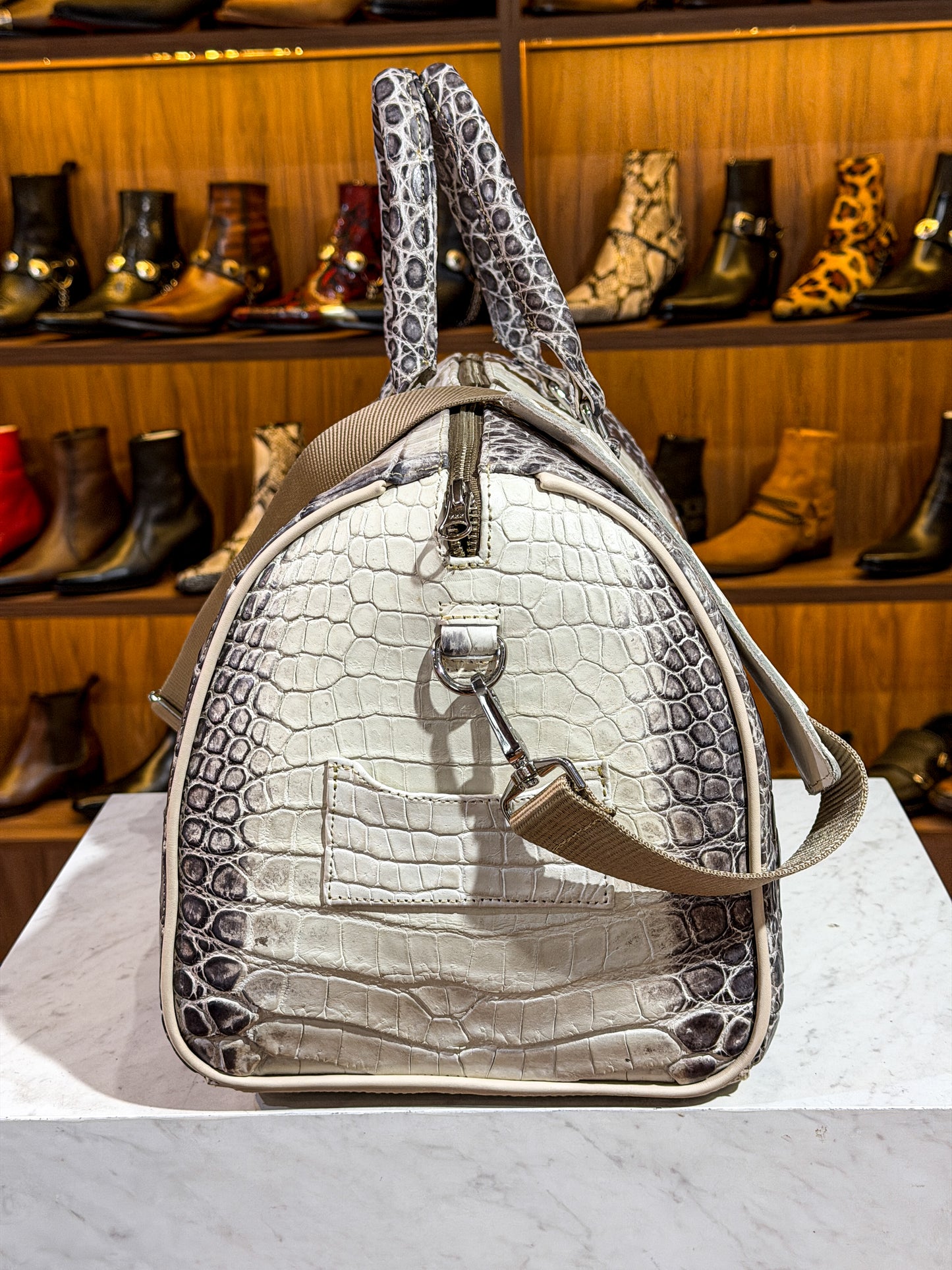 HIMALAYA NILOTICUS BOWLING