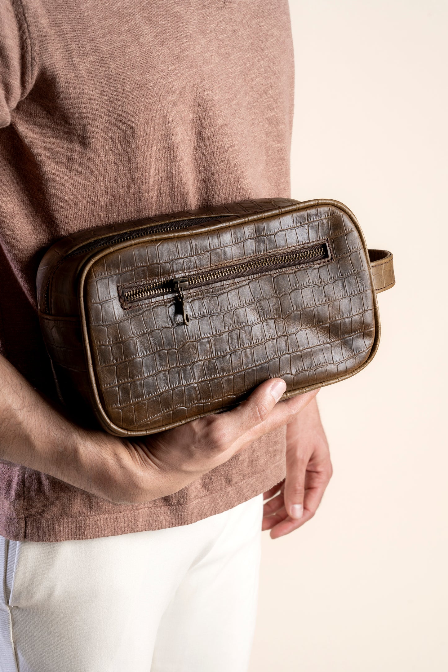 BROWN CROCO NEEDLE BAG