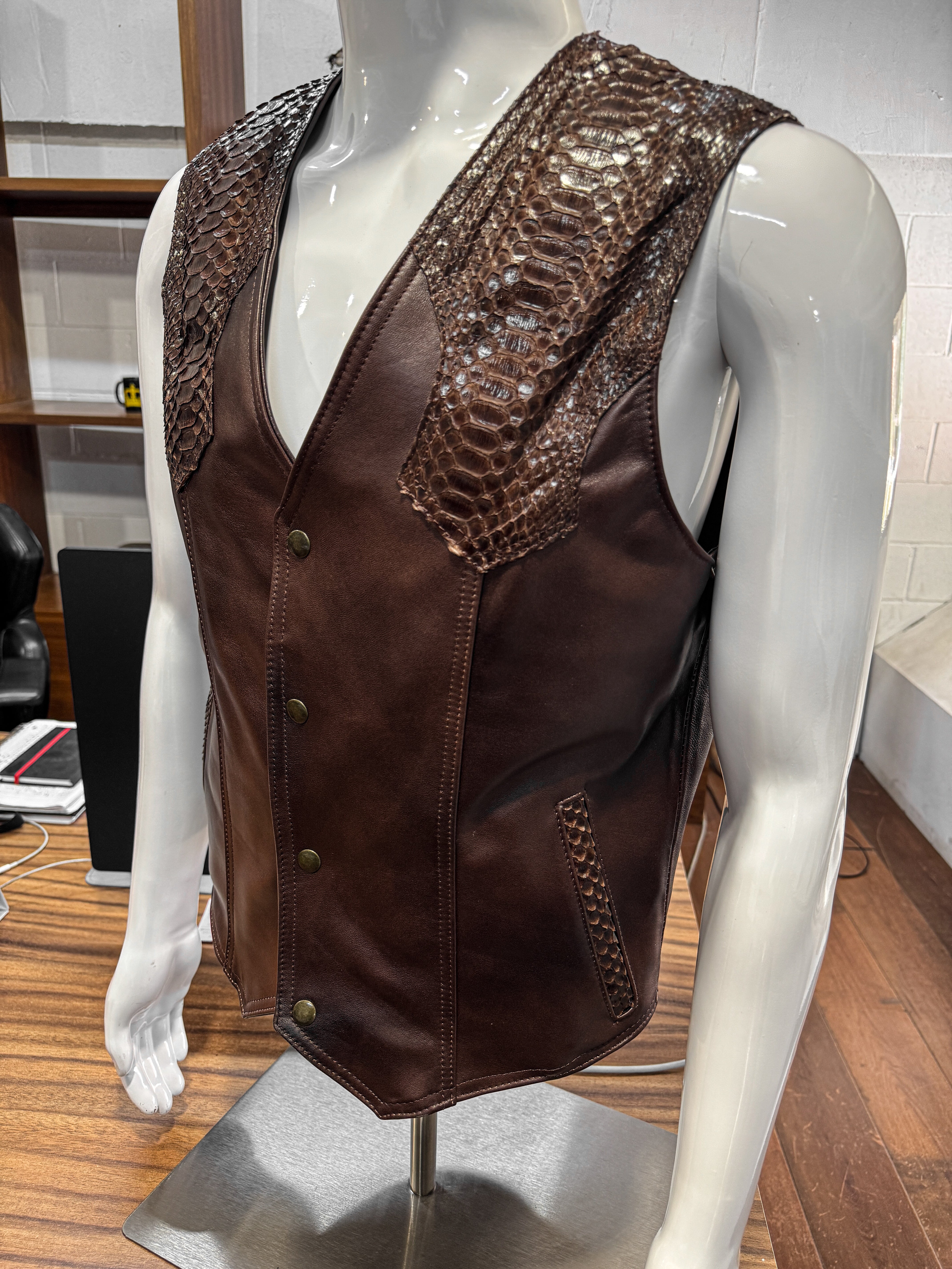 BROWN PYTHON VEST – LuxxeMx