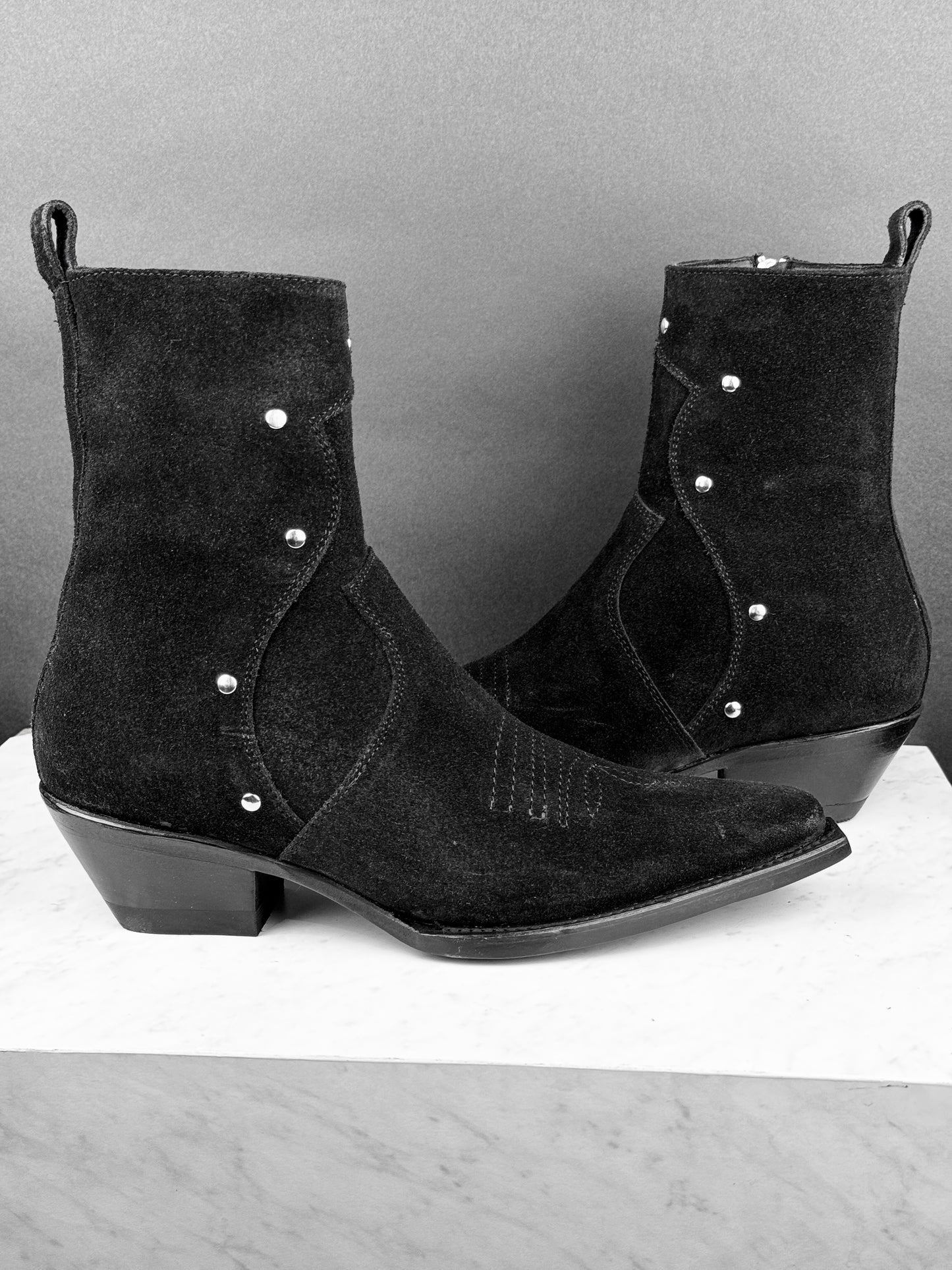 STUDDED SUEDE MÁLAGA