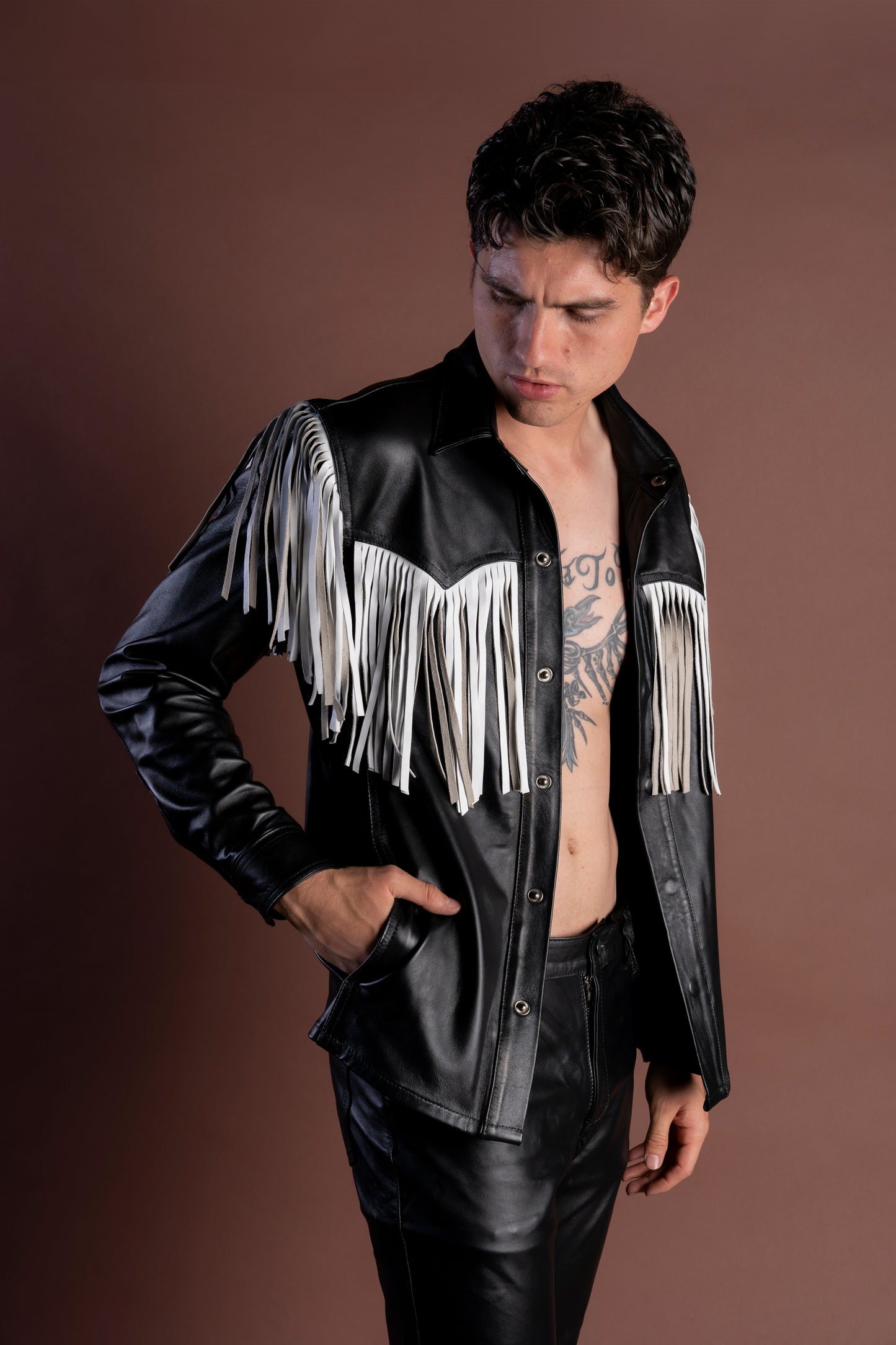 BLACK/WHITE FRINGED OVERSHIRT